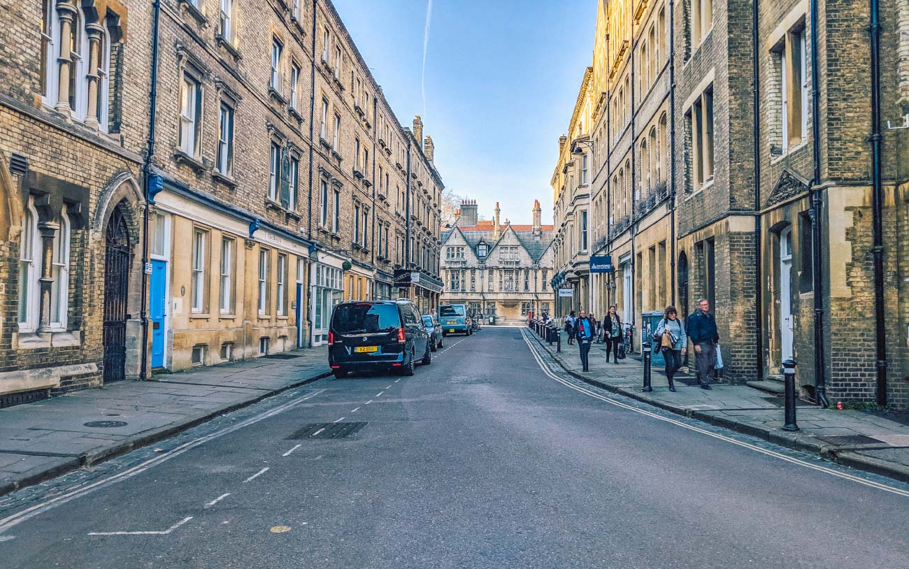 can a tourist drive in uk